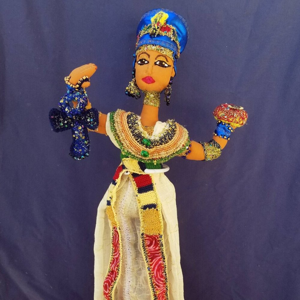 Nefertiti – Beautiful Woman Has Come. Egyptian Que